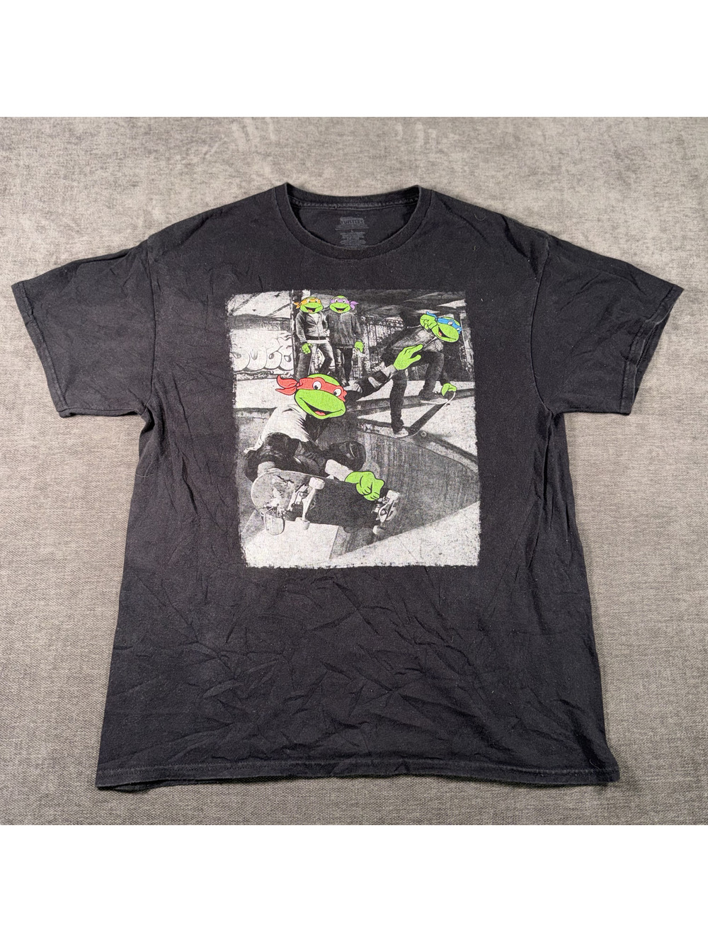 Fruit of the Loom Black T-Shirt with Skateboarding Ninja Turtles Graphic